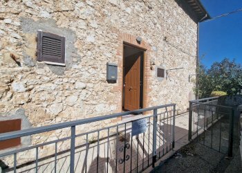 20250901_162040.jpg - Portion of a house Via San Filippo 21, Lugnano in Teverina - photo 13