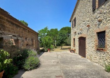 cortile7.jpg - Casale Strada di Guadamello 9, Narni - foto 8