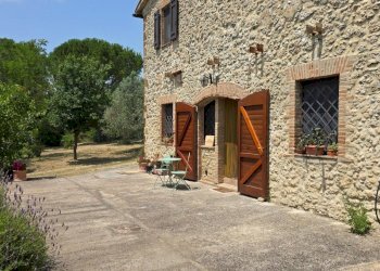 cortile3.jpg - Casale Strada di Guadamello 9, Narni - foto 9
