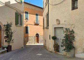 20250405_125959.jpg - Terratetto - Terracielo Via del Duomo 22, Todi - foto 2