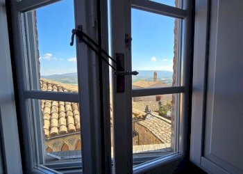 bedroom window.jpg - Terratetto - Terracielo Via del Duomo 22, Todi - foto 20