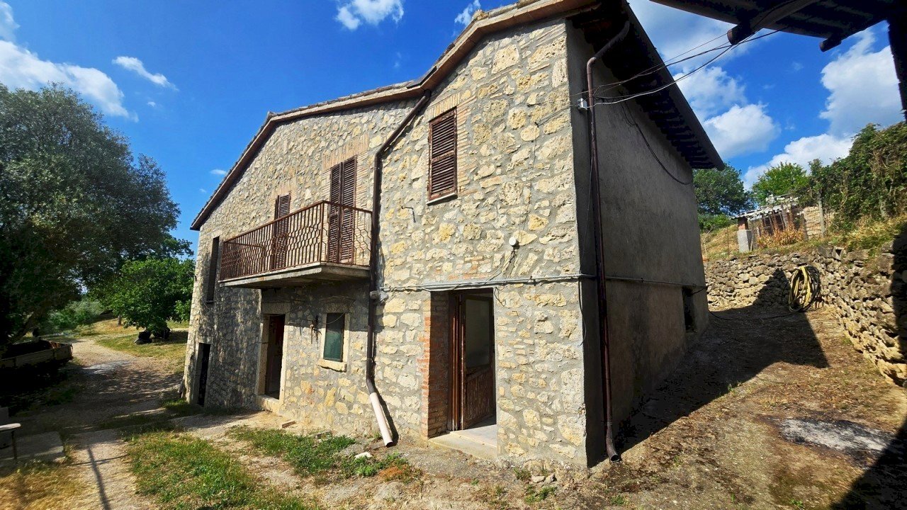 farmhouse.jpg - Casale Vocabolo Menicaglie 9, Baschi - photo 3