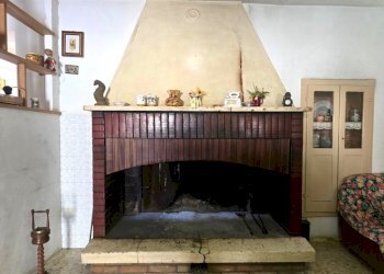 fireplace.jpg - Casale Vocabolo Menicaglie 9, Baschi - photo 8