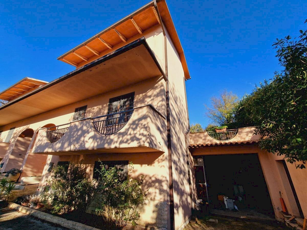 esterno (9).jpg - Terraced Villa Via Case Vecchie 11, Baschi - photo 1