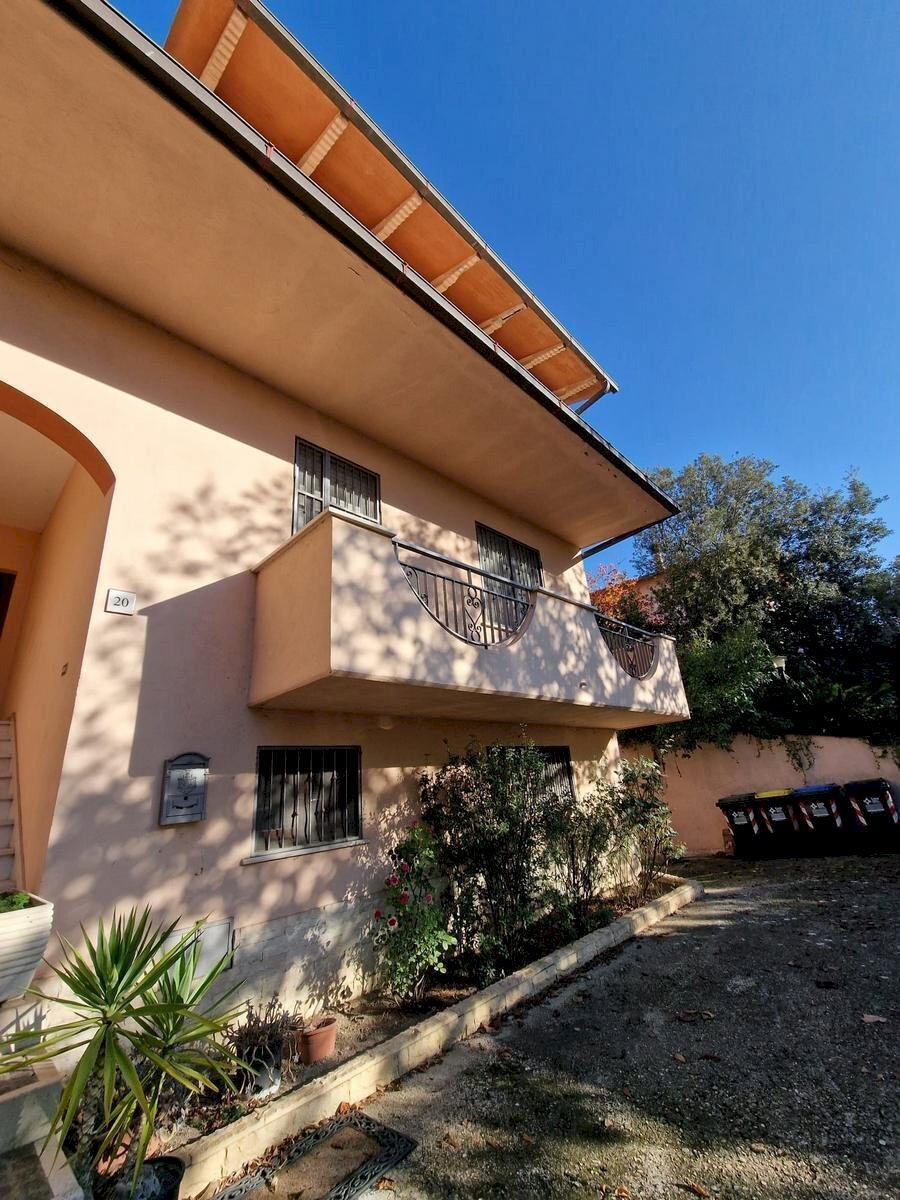 esterno (7).jpg - Terraced Villa Via Case Vecchie 11, Baschi - photo 2