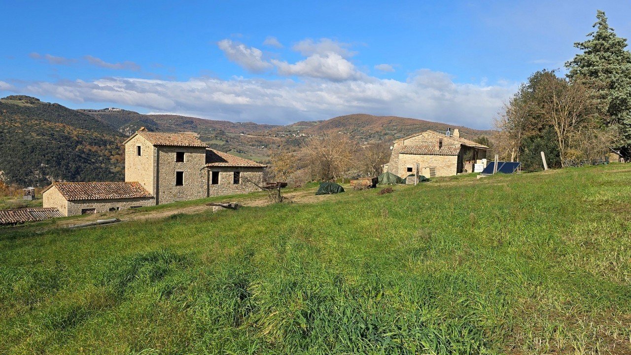 i casali.jpg - Azienda agricola Vocabolo Capanni snc, Baschi - foto 1