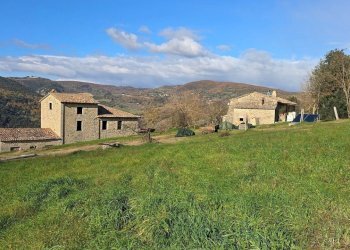 i casali.jpg - Azienda agricola Vocabolo Capanni snc, Baschi - foto 1