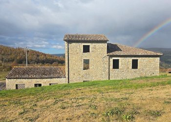 casale.jpg - Azienda agricola Vocabolo Capanni snc, Baschi - foto 3