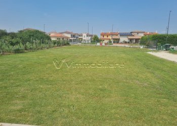 WhatsApp Image 2025-05-26 at 11.57.11 (2).jpg - Terreno edificabile Via Bergoncino, Noventa Vicentina - foto 1