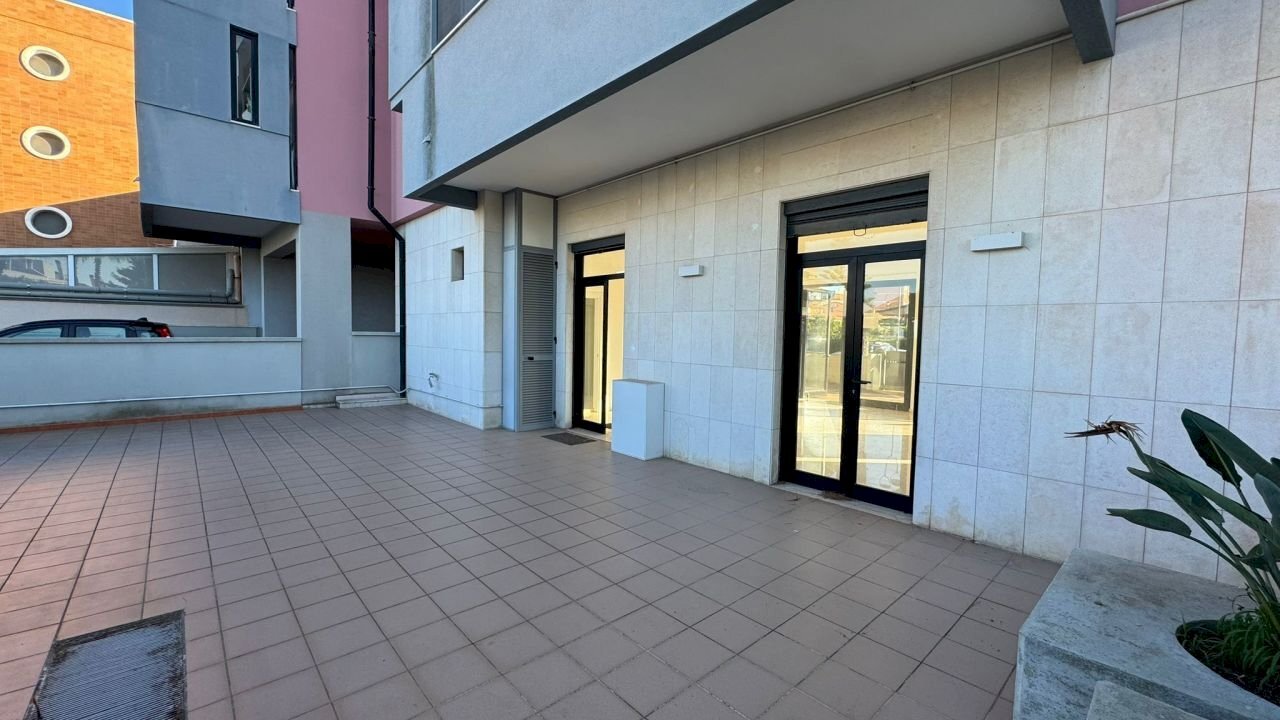 prospetto esterno - Locale Commerciale VIA VITTORIO VENETO, Monopoli - foto 3