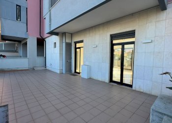 prospetto esterno - Locale Commerciale VIA VITTORIO VENETO, Monopoli - foto 3