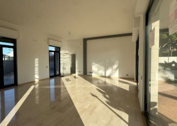 interno locale - Locale Commerciale VIA VITTORIO VENETO, Monopoli - foto 5