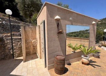 doccia esterna - Casale Viale Monte Cannone, Fasano - foto 5