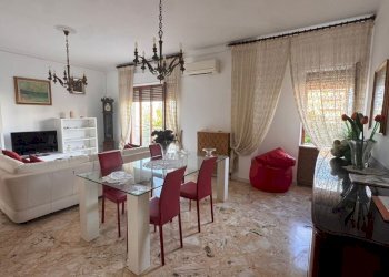 soggiorno - Quadrilocale Via Padre Manghisi 36, Monopoli - foto 5