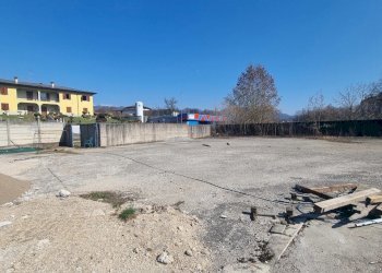 20250307_124011.jpg - Terreno edificabile Via Salvo d' Acquisto 8, Preseglie - foto 1