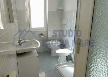 9880d755-fd13-408d-b5aa-06900610db07.jpg - Trilocale Via Lamarmora, Sanremo - foto 15