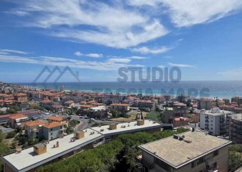 5.jpg - Quadrilocale Via Pastonchi, Riva Ligure - foto 2