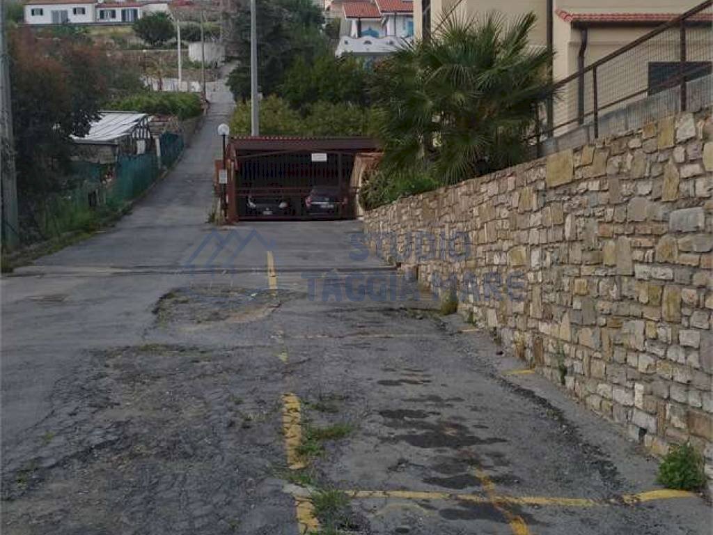 1.jpg - Box Strada Statale 1 27, Riva Ligure - foto 2