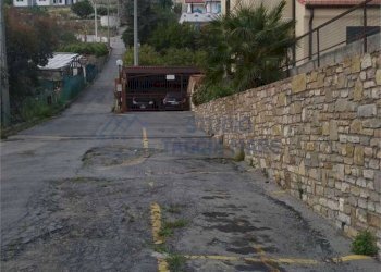 1.jpg - Box Strada Statale 1 27, Riva Ligure - foto 2