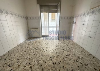 10.JPG - Trilocale Via Giardino, Riva Ligure - foto 11