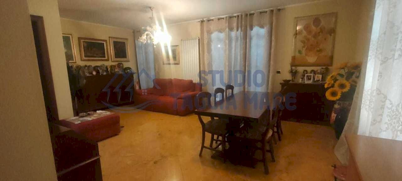 c7d9aaa3-3ae7-4496-8106-af1628eaa53e.jpg - Casa indipendente Corso della Repubblica, Camporosso - foto 2