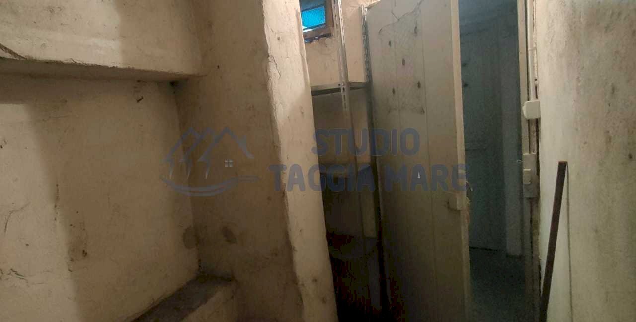 014955a2-dc18-49b1-8330-4737649aa94b.jpg - Capannone Via Zeffiro Massa 118, Sanremo - foto 2