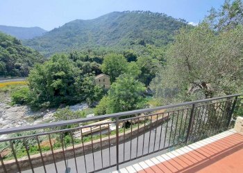 Immagine WhatsApp 2025-06-12 ore 09.29.35_19eed4dd - Trilocale Via Dante Alighieri 25, Montalto Carpasio - foto 12