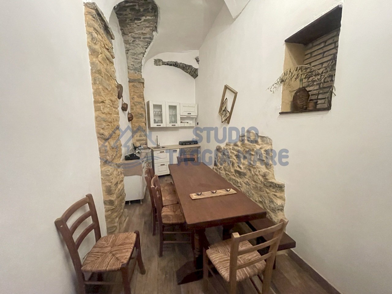 IMG_1473.JPG - Magazzino via san dalmazzo, Taggia - foto 1