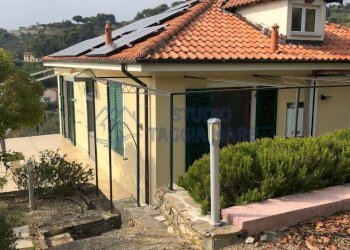 PHOTO-2025-05-30-19-18-21 2.jpg - Villa Via Fanny Roncato, Imperia - photo 3