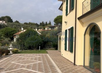 PHOTO-2025-05-30-19-18-21 5.jpg - Villa Via Fanny Roncato, Imperia - photo 10
