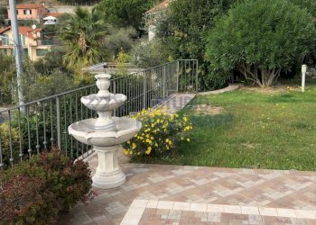 PHOTO-2025-05-30-19-18-21 6.jpg - Villa Via Fanny Roncato, Imperia - photo 11