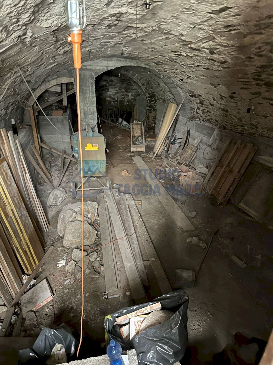 Immagine WhatsApp 2025-03-31 ore 16.53.41_6a76d516 - Magazzino Via Ponte, Badalucco - foto 1