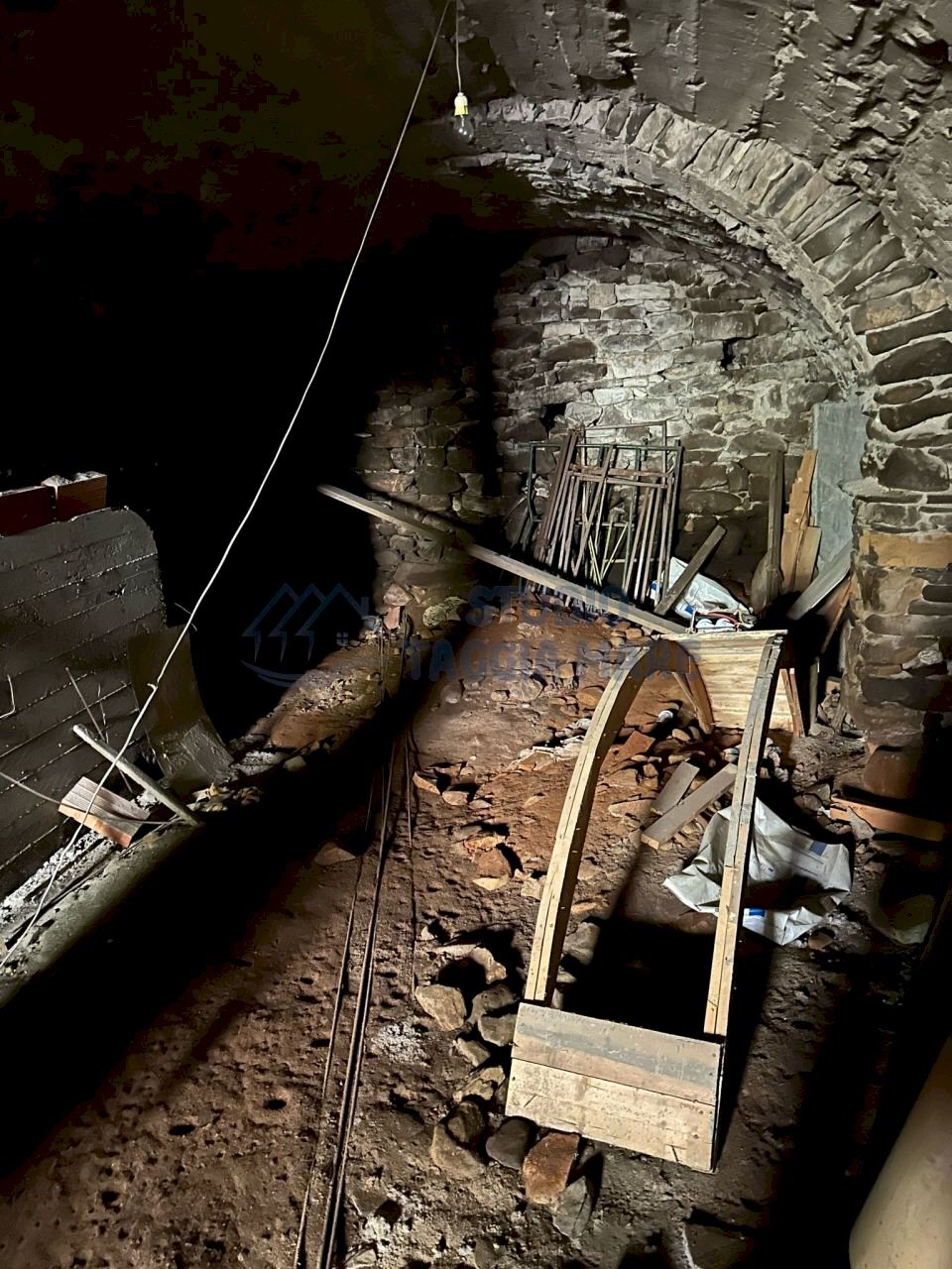 Immagine WhatsApp 2025-03-31 ore 16.53.41_ad01f760 - Magazzino Via Ponte, Badalucco - foto 2