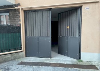 accesso cantina Via Robino Marassi Genova.JPG - Warehouse Via Aurelio Robino 309, Genova - photo 1