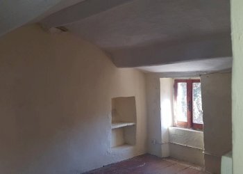 Camera sottotetto est.jpg - Rustico Varazze - foto 8