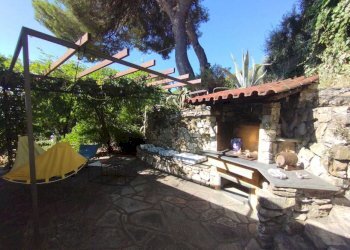 zona esterna attrezzata - Villa Andora - foto 12