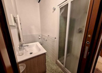 bagno al piano terra - Quadrilocale Andora - foto 8