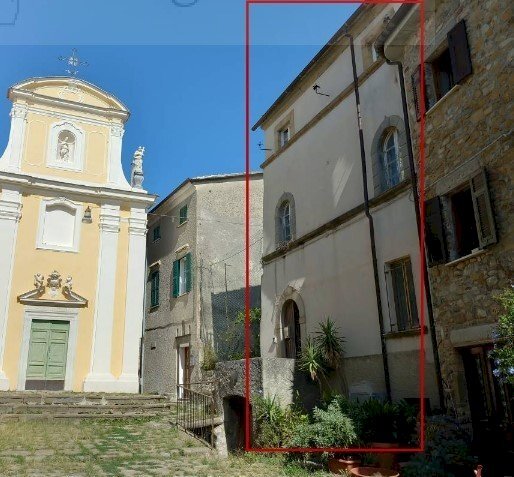 1.jpg - Townhouse at auction Piazza della Chiesa 12, Luni - photo 1