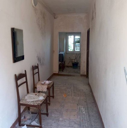 3.jpg - Townhouse at auction Piazza della Chiesa 12, Luni - photo 2