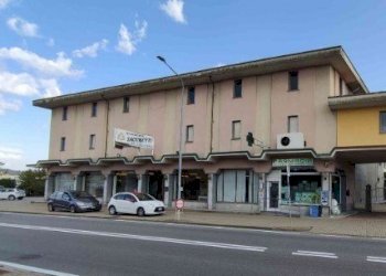 1.jpg - Show room Corso Giuseppe Garibaldi 177, Gattinara - foto 1