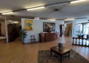 2.jpg - Show room Corso Giuseppe Garibaldi 177, Gattinara - foto 2