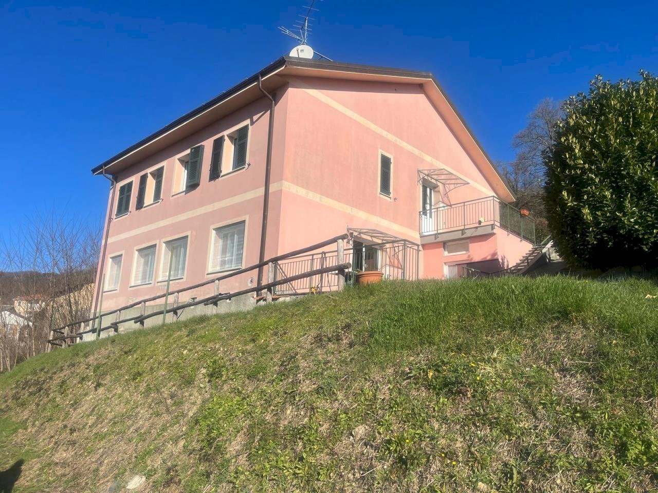 WhatsApp Image 2025-02-07 at 18.04.18.jpeg - Hotel - Accommodation facility Via Giacomo Leopardi 10, Carro - photo 1