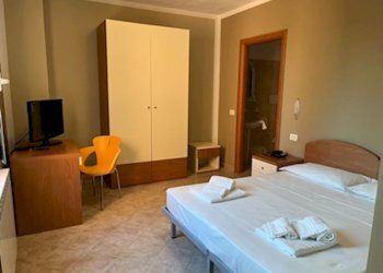 WhatsApp Image 2025-02-07 at 17.40.33 (2).jpeg - Hotel - Accommodation facility Via Giacomo Leopardi 10, Carro - photo 7