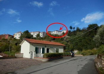 DSCN2846 - Copia.JPG - Quadrilocale Via Carotole 26, Castiglione Chiavarese - foto 2