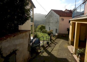 DSCN2849.JPG - Quadrilocale Via Carotole 26, Castiglione Chiavarese - foto 3