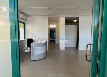 IMG_2743.jpg - Locale Commerciale Via Montegrappa 85, Massa - foto 1