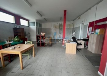 IMG_1381.jpg - Locale Commerciale Via del Papino 15, Massa - foto 5