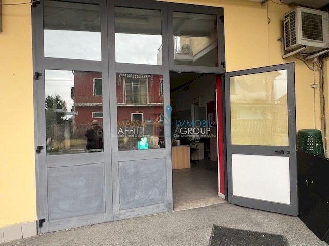 IMG_1378.jpg - Locale Commerciale Via del Papino 15, Massa - foto 1