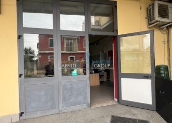 IMG_1378.jpg - Locale Commerciale Via del Papino 15, Massa - foto 1