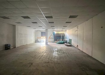 WhatsApp Image 2025-04-24 at 11.56.59 (11).jpeg - Locale Commerciale Via Rinchiostra 84, Massa - foto 1